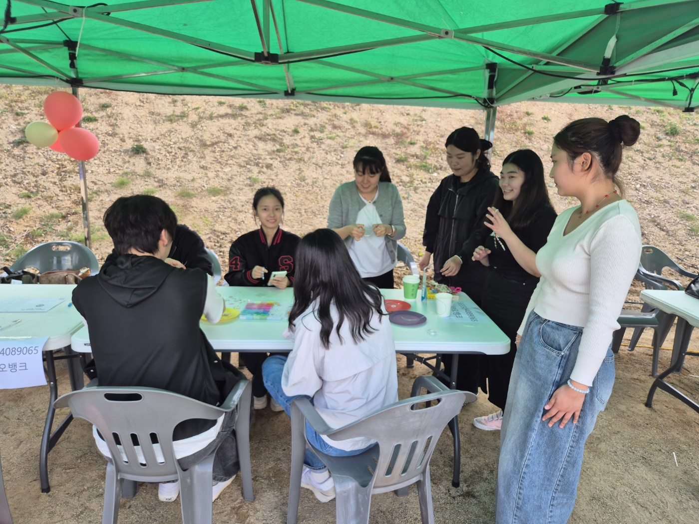 대학축제에서 3D펜을 이용한 액자꾸미기, 비즈를 활용한 팔찌만들기 부스 운영